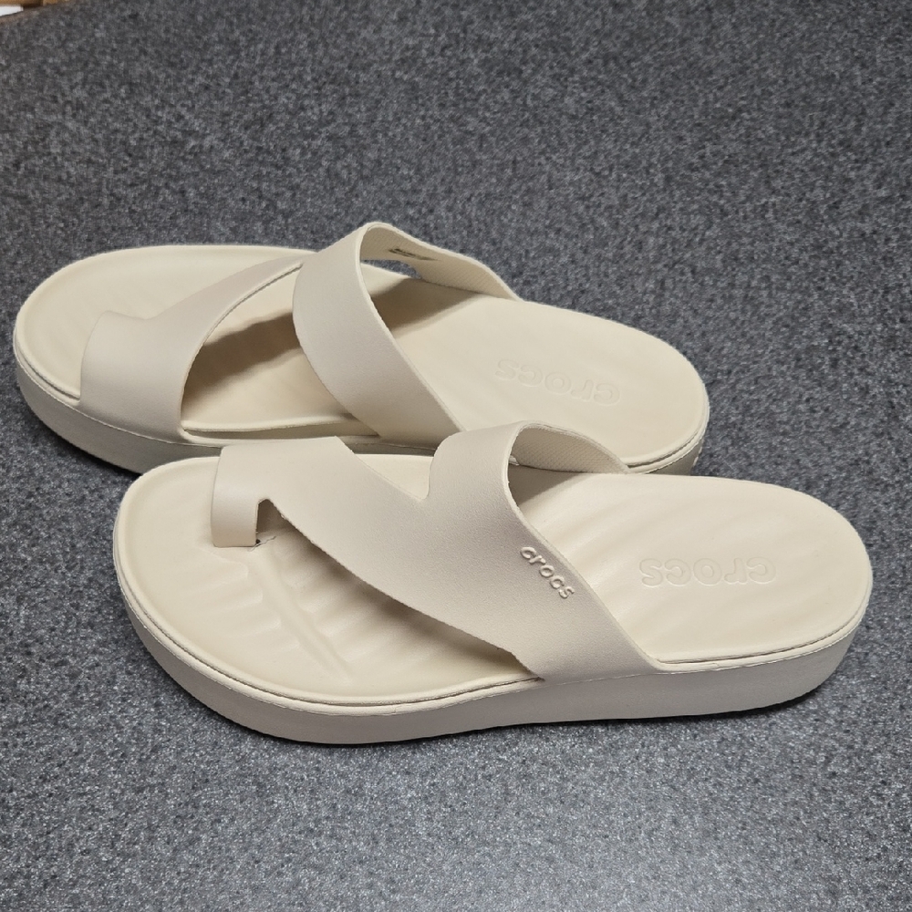 CROCS Cream Sandals with Contoured Footbed NEW!